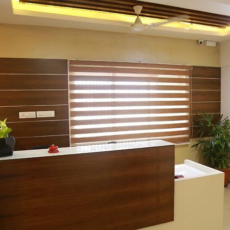 Kodavath Regency Alwaye エクステリア 写真