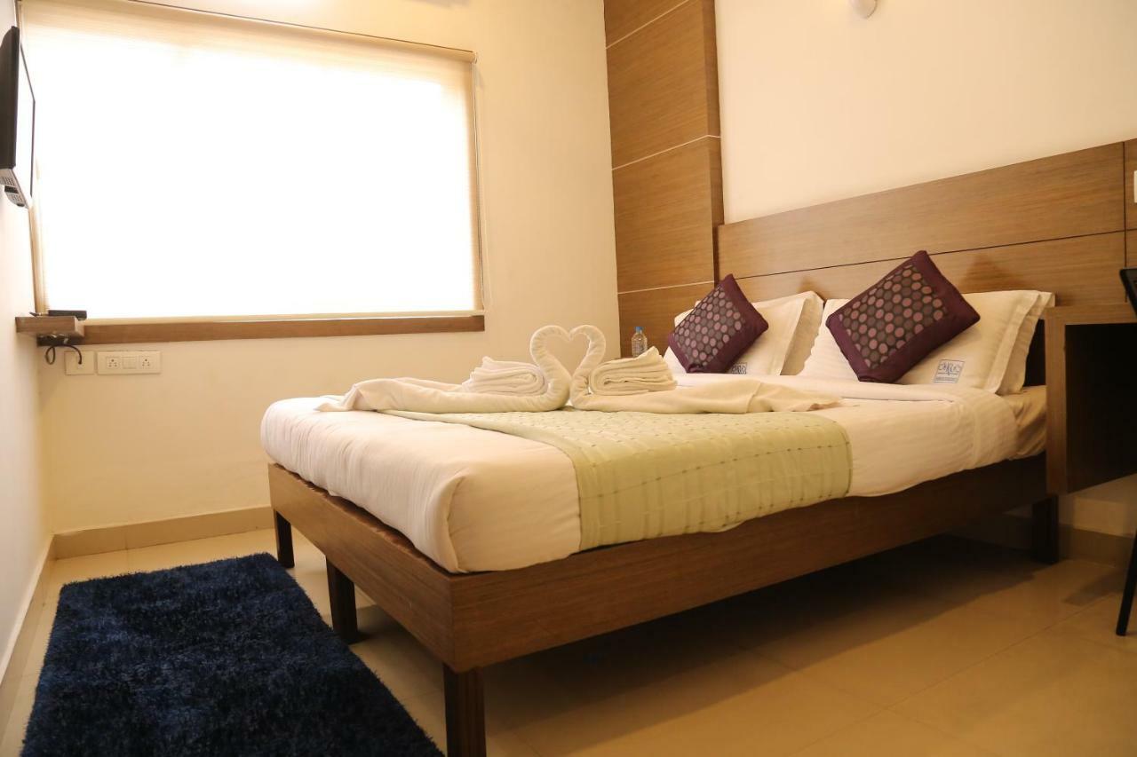 Kodavath Regency Alwaye エクステリア 写真