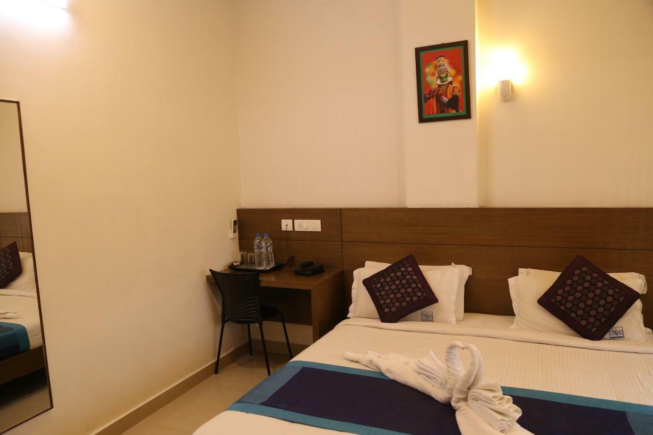 Kodavath Regency Alwaye エクステリア 写真